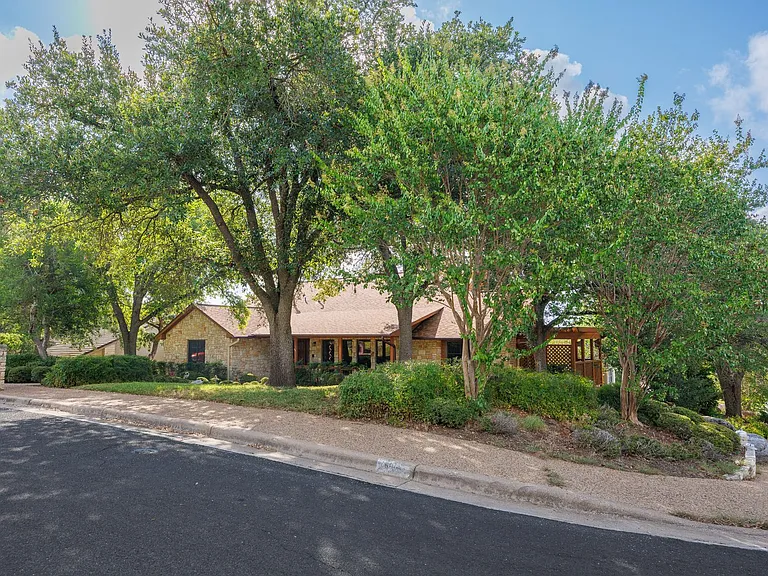 6007 Ivy Hills Dr — Photo 2