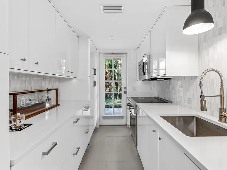 134 Peruvian Ave #104 — Photo 4