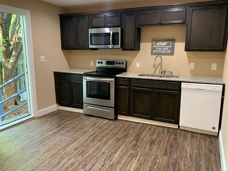 1433 S Travis St #A — Photo 9