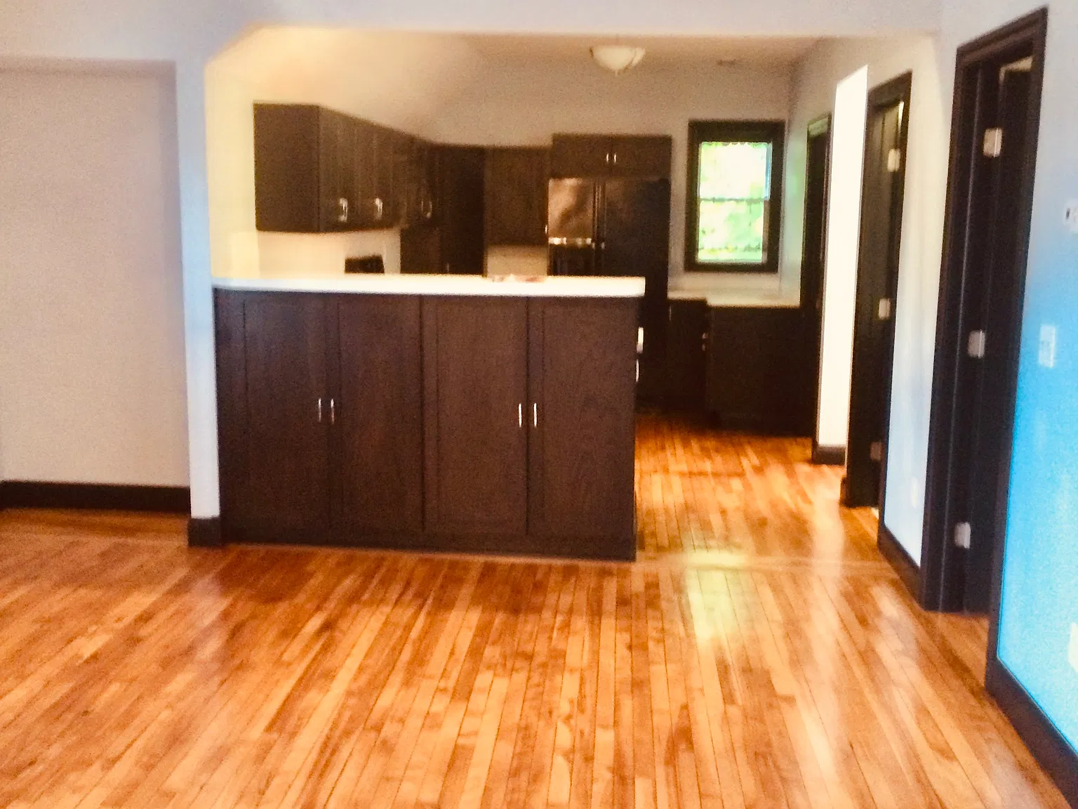 3 bed, 1200 sqft, $1,990 — Photo 2