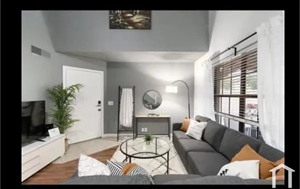 3721 W Waltann Ln — Photo 14