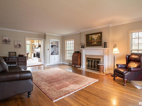4th image of 315 W Crestwood Dr
