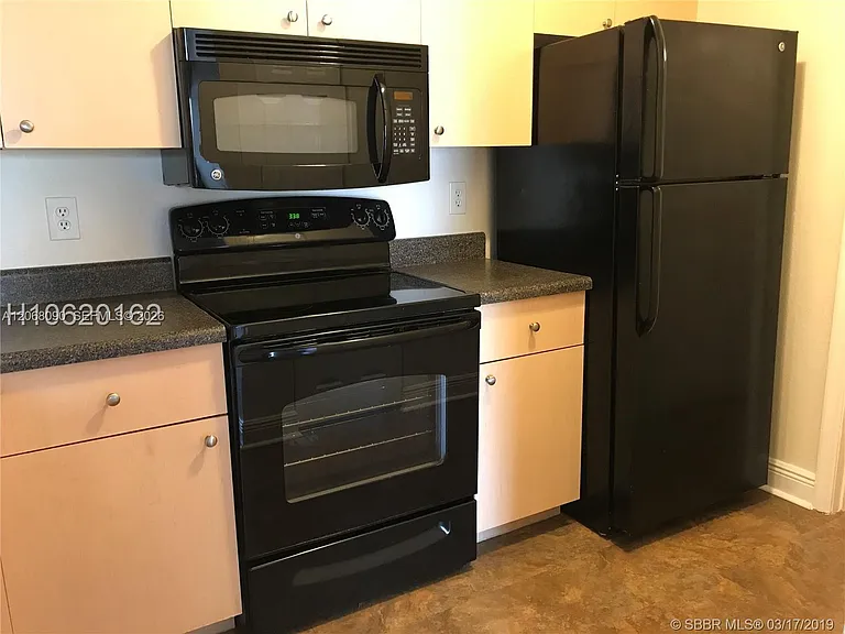 2520 Centergate Dr #303 — Photo 6