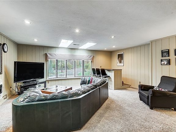 4th image of 1143 Chelsea Ct