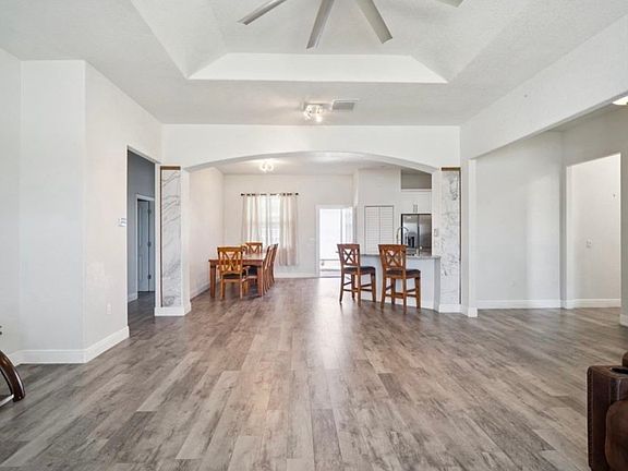 4th image of 10517 Camelia Dr