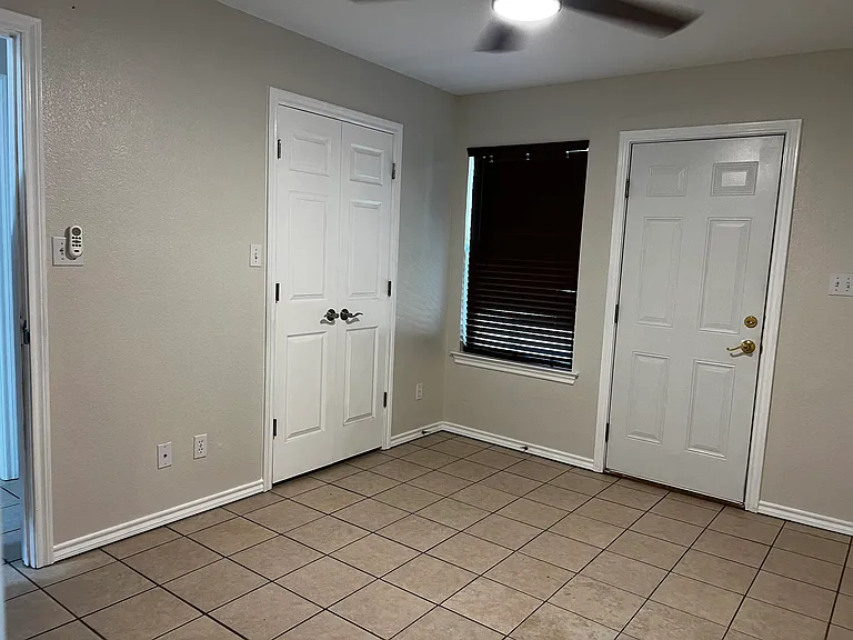 807 W Lamar St #A — Photo 14