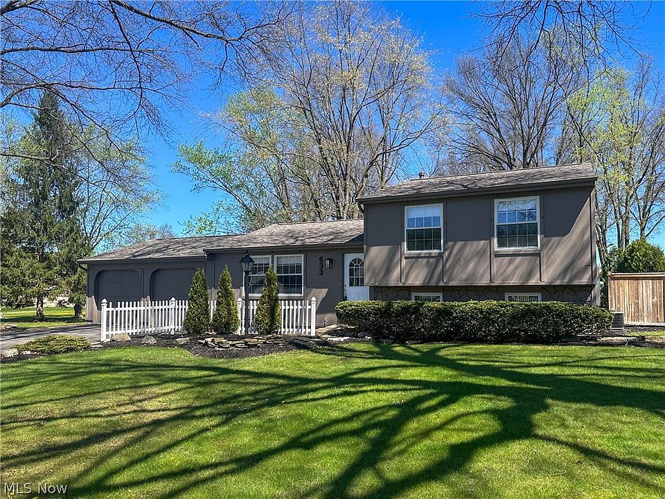 1st image of 633 Laurelwood Dr SE