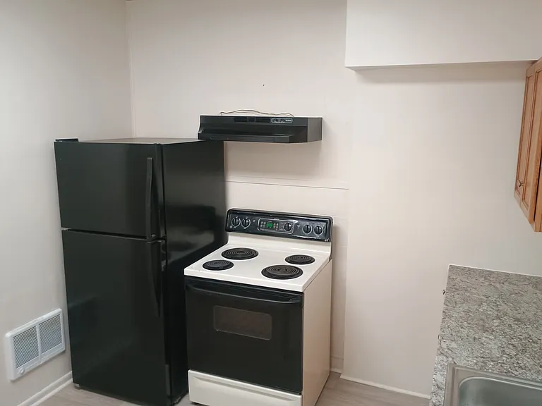 2112 Derry St #1 — Photo 11