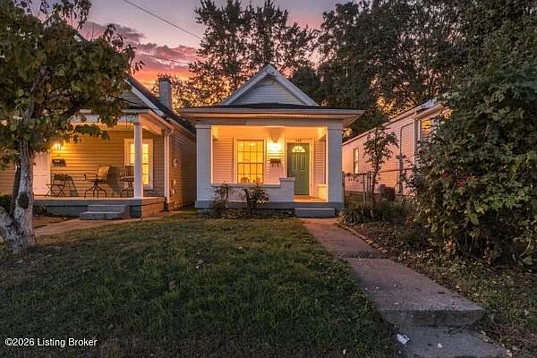 2 bed, 1.0 bath, 847 sqft, $1,300 — Photo 2