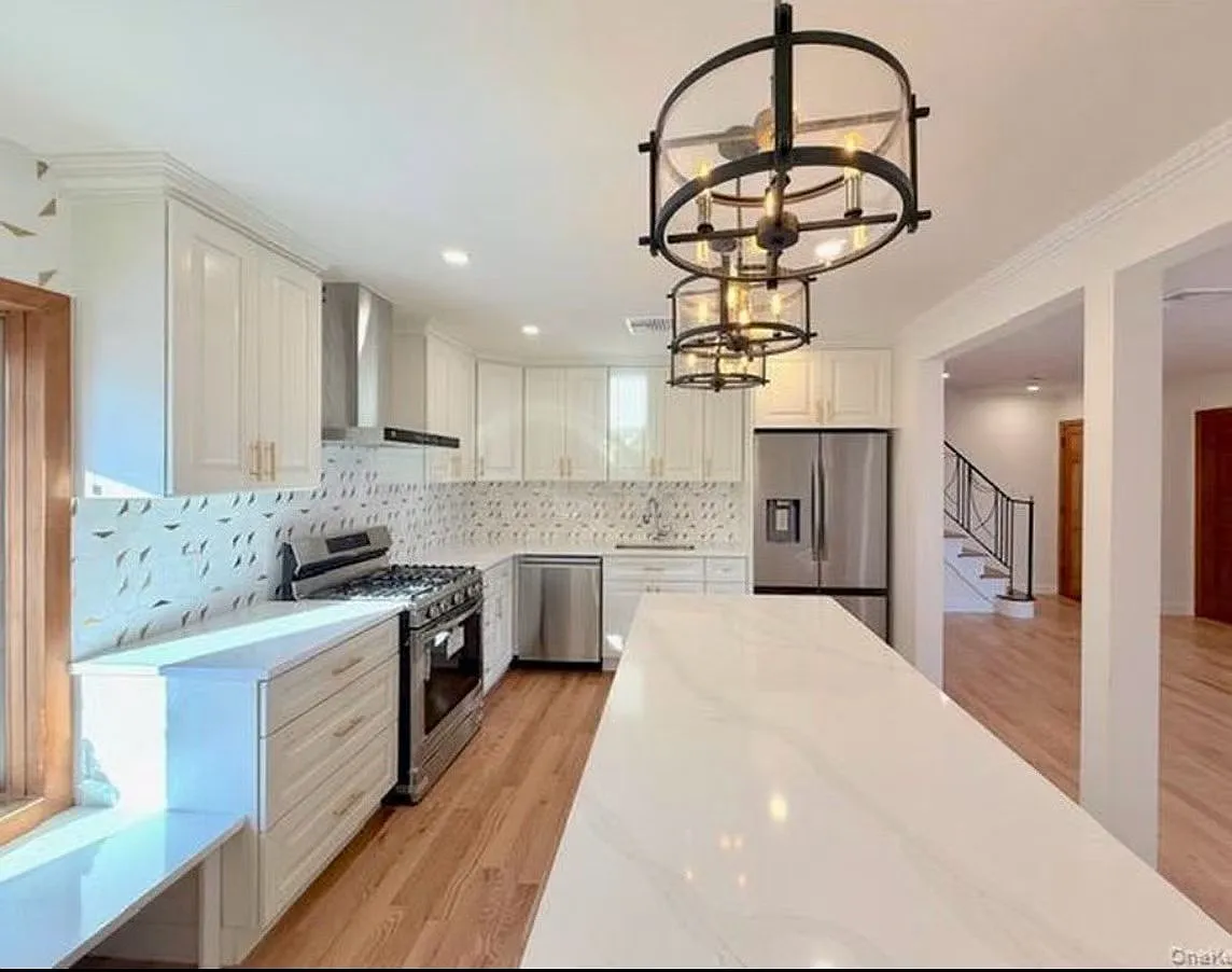3 bed, 1856 sqft, $5,000 — Photo 2