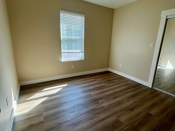 5th image of 310 Pine Ave #A