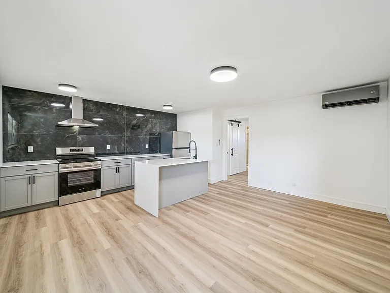 ONYX at 1316 Quincy — Photo 1