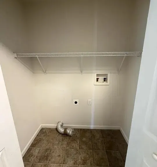 172 Abigail Ln — Photo 3