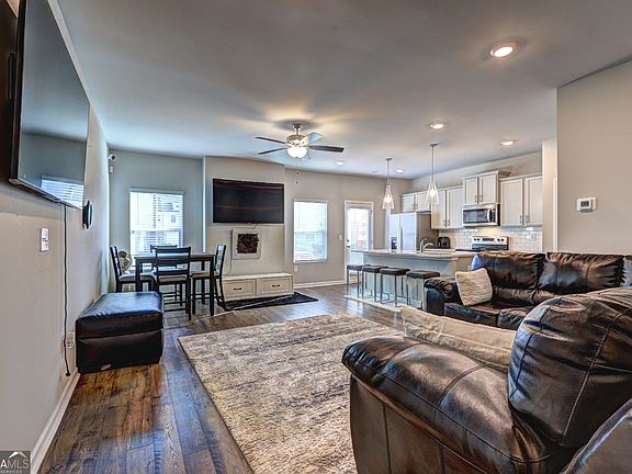 2nd image of 1123 Elyse Ln