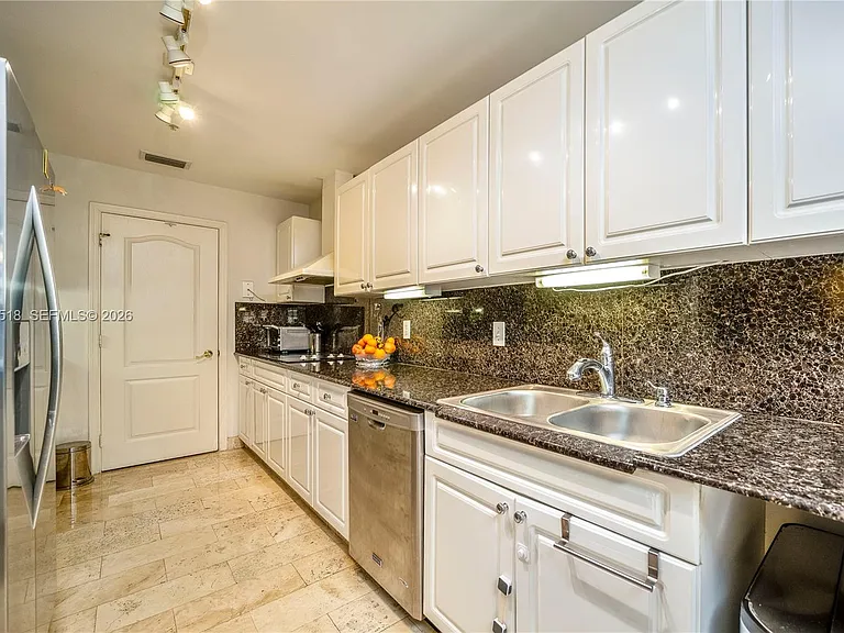 1413 Sunset Harbour Dr #209 — Photo 12