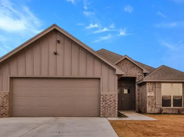 130 Calvin Dr, Wolfforth, TX 79382