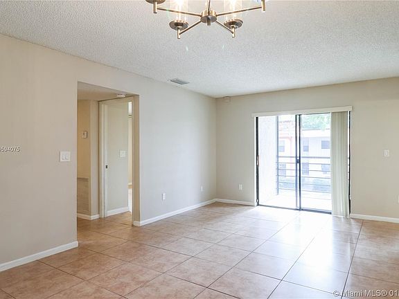 5th image of 905 NE 209th St APT 202-30