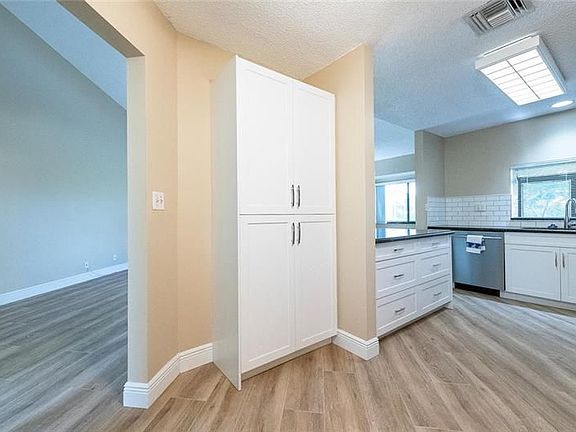 3rd image of 164 Chelsea Ln