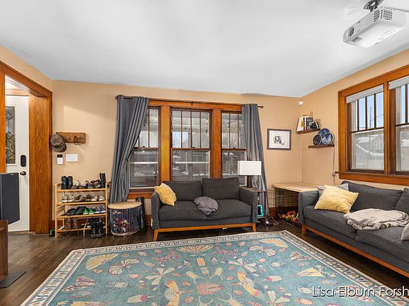3rd image of 952 Richmond St NW
