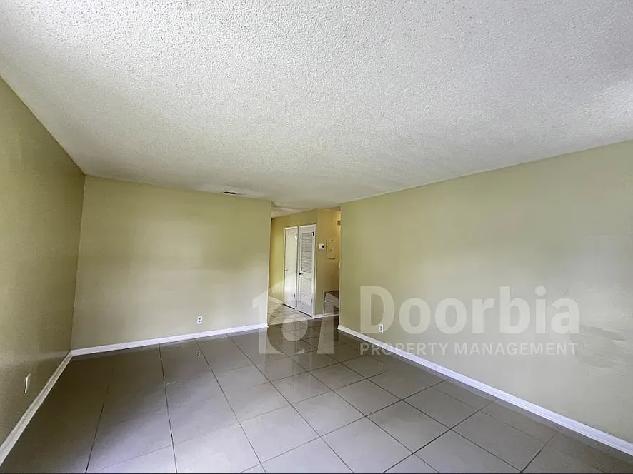 Single Story 2 bedroom, 1 Bathroom Duplex — Photo 3