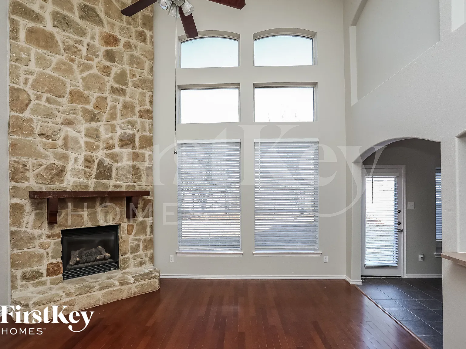 4 bed, 2.5 bath, 2807 sqft, $3,160 — Photo 2
