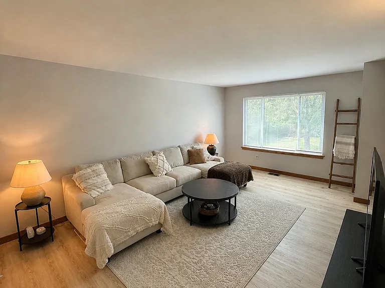 69 Northwest Dr #60 — Photo 3