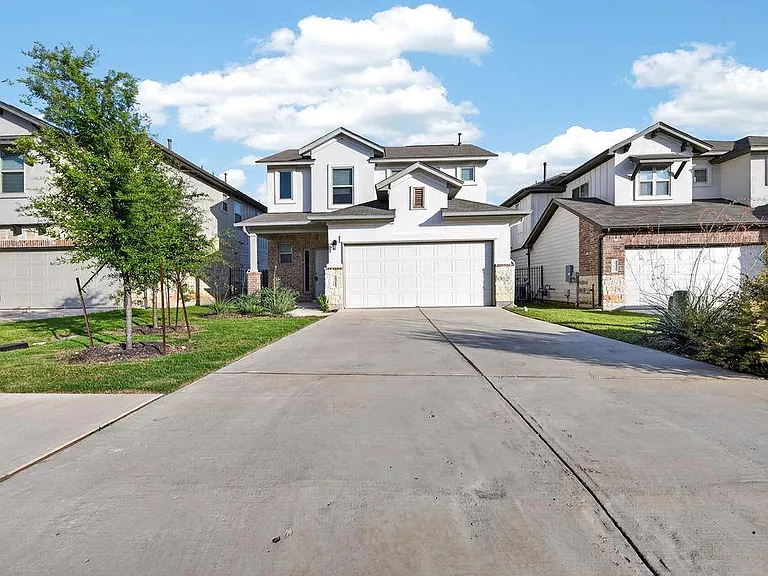 320 Rend Dr — Photo 2
