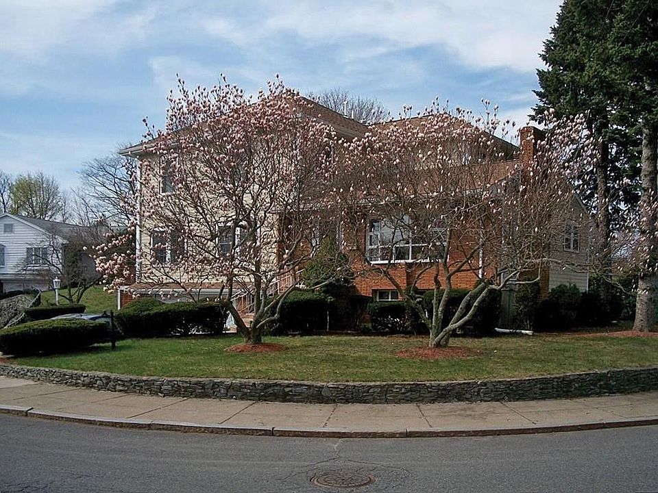 2nd image of 15 Rockwood Ter