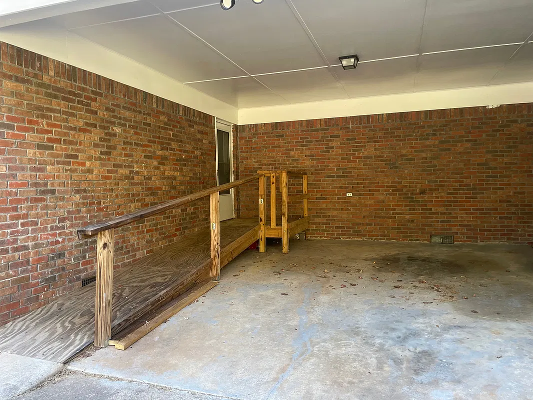 3 bed, 2.0 bath, 1846 sqft, $1,900 — Photo 3