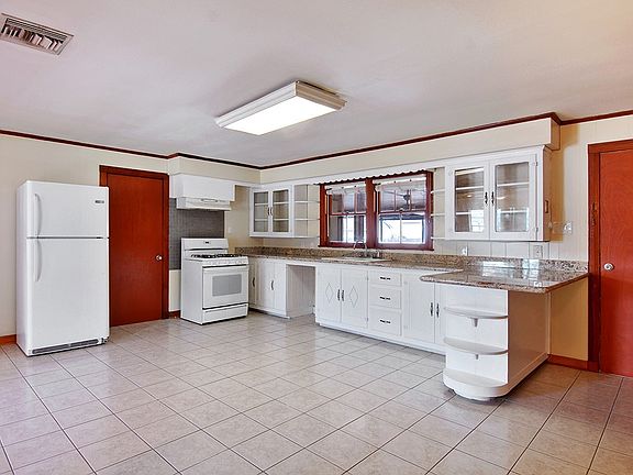4th image of 609 Mac Arthur Ave