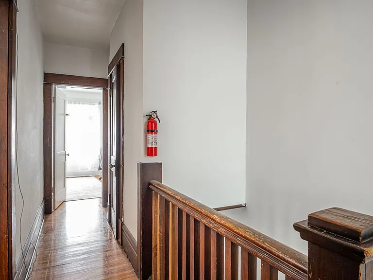 E 13th Ave 240-252 MLR — Photo 10