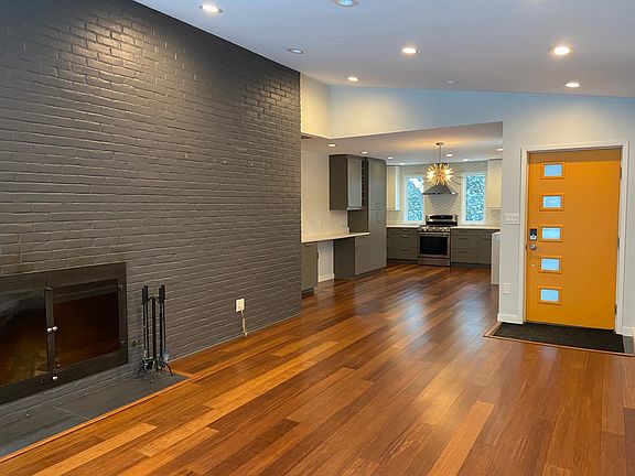 4th image of 222 W Whiteman St