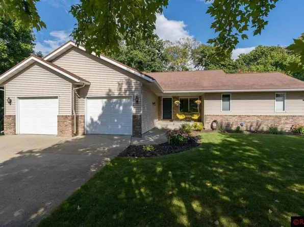 2327 Northridge Dr, North Mankato, MN 56003