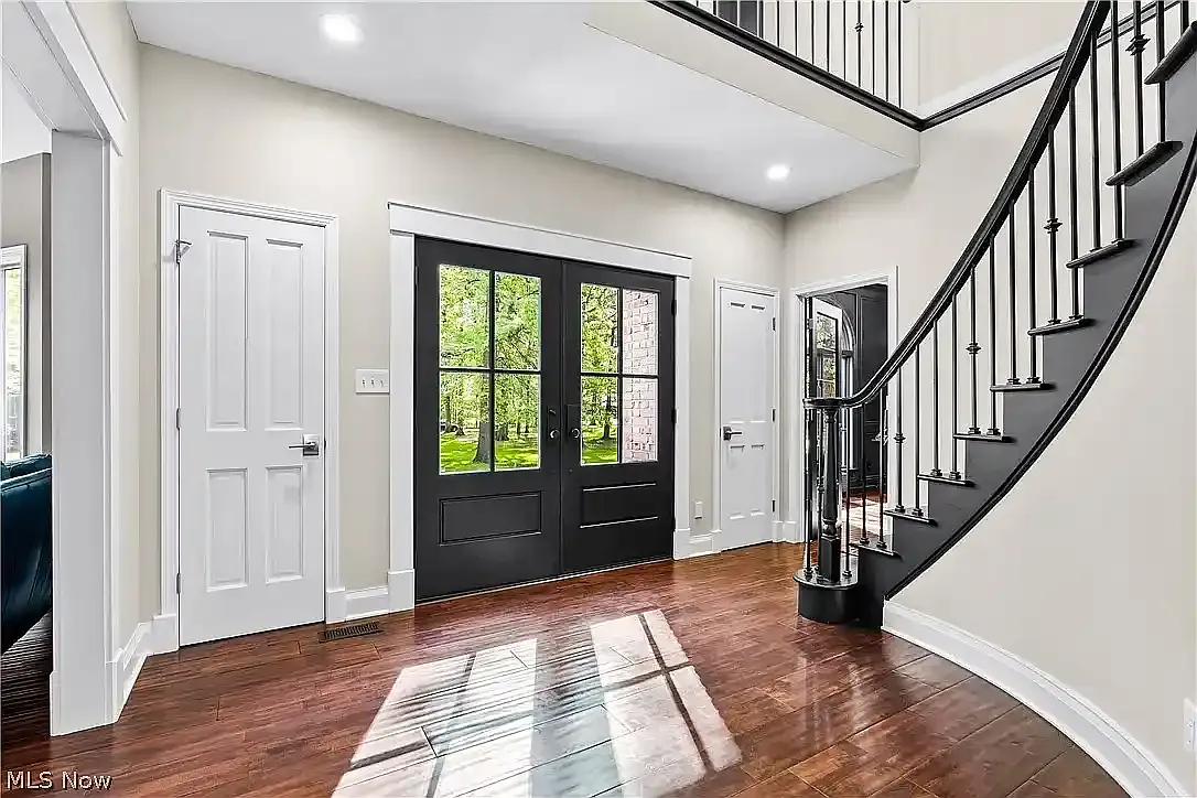 4 bed, 3755 sqft, $4,250 — Photo 2