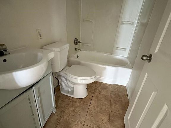5th image of 3202 W 71st St