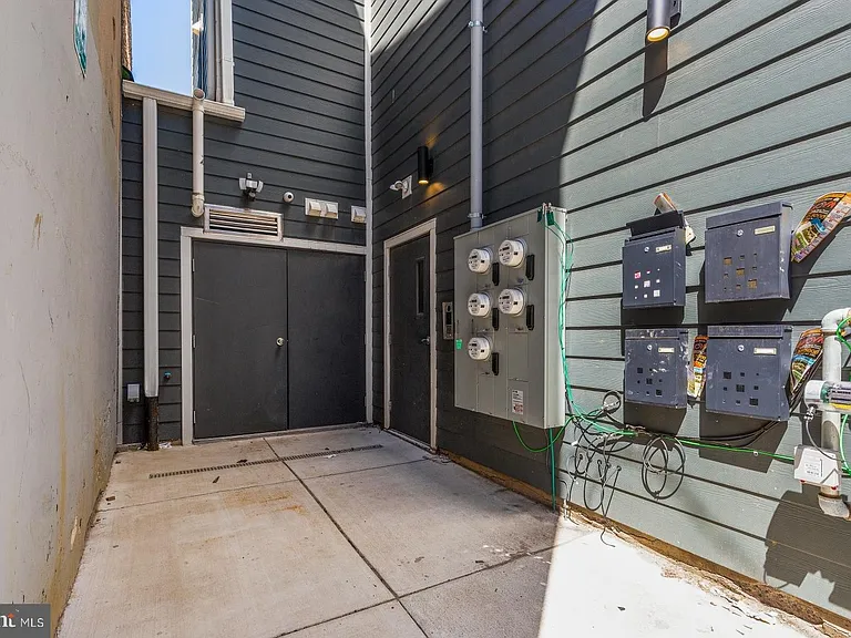 1142 Crease St #2L — Photo 14