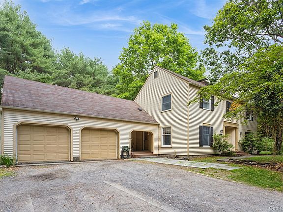 3rd image of 324 Garrison Woods Lane