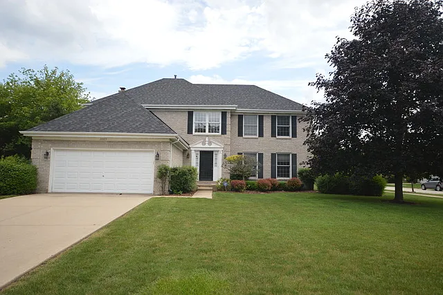 2885 Roslyn Ct E photo 1