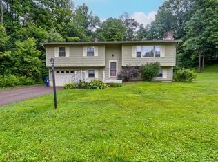 29 Athens Dr, Essex Junction, VT 05452