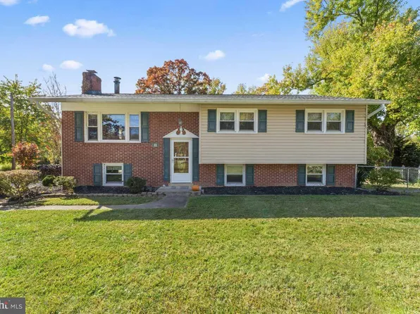611 Truslow Rd, Fredericksburg, VA 22406