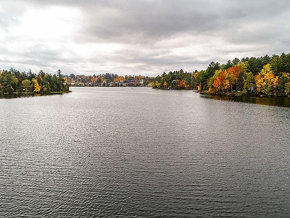 5th image of 338 Mirror Lake Dr