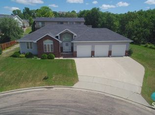 1109 11th St SW, Minot, ND 58701