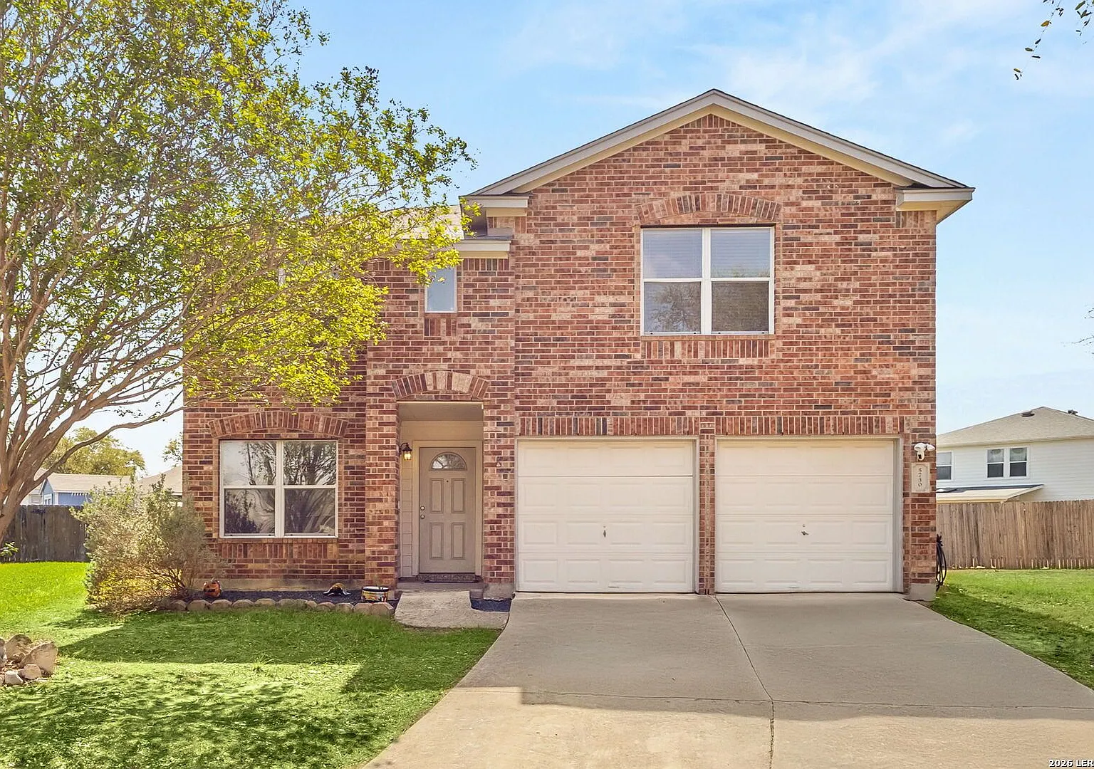 Spacious 5 Bedroom near Randolph AFB! — Photo 1
