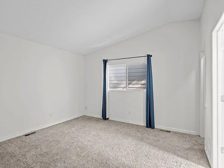 580 Upton Dr — Photo 14