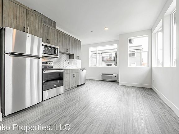 3rd image of 4130 NE Garfield Ave #201