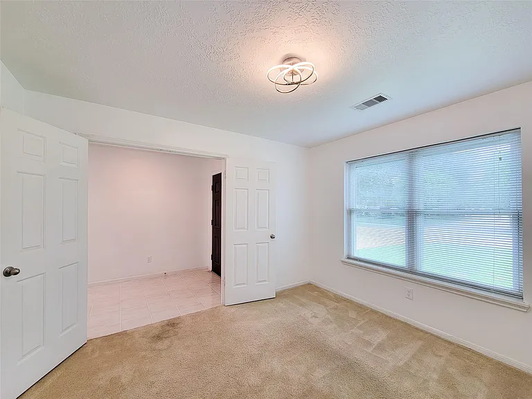 16807 Sussex Dr — Photo 7