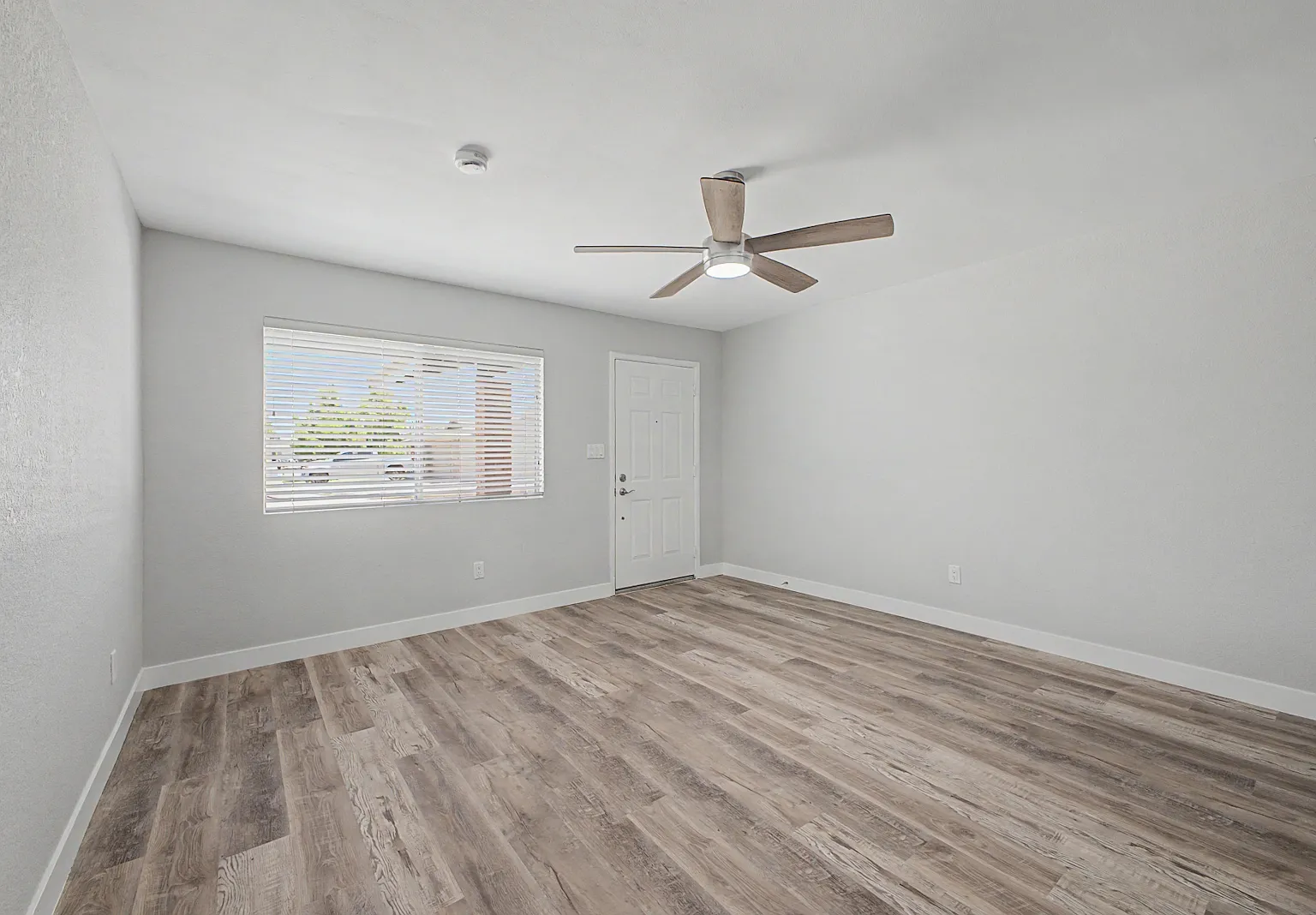 3 bed, 1590 sqft, $2,295 — Photo 3