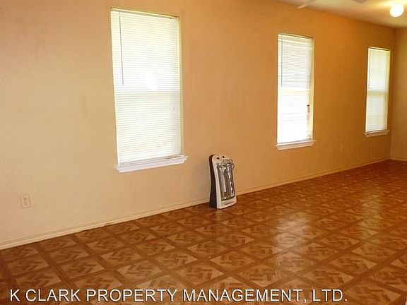 3rd image of 631/633 Morningview Dr