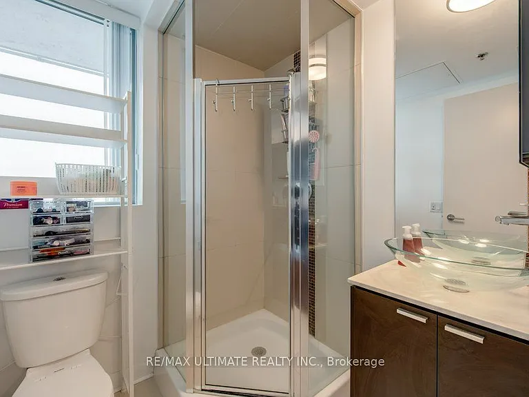 375 King St W #2710 — Photo 23