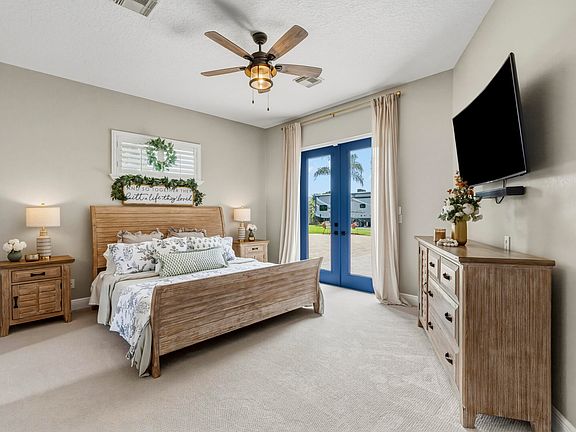 3rd image of 236 SW Paar Drive